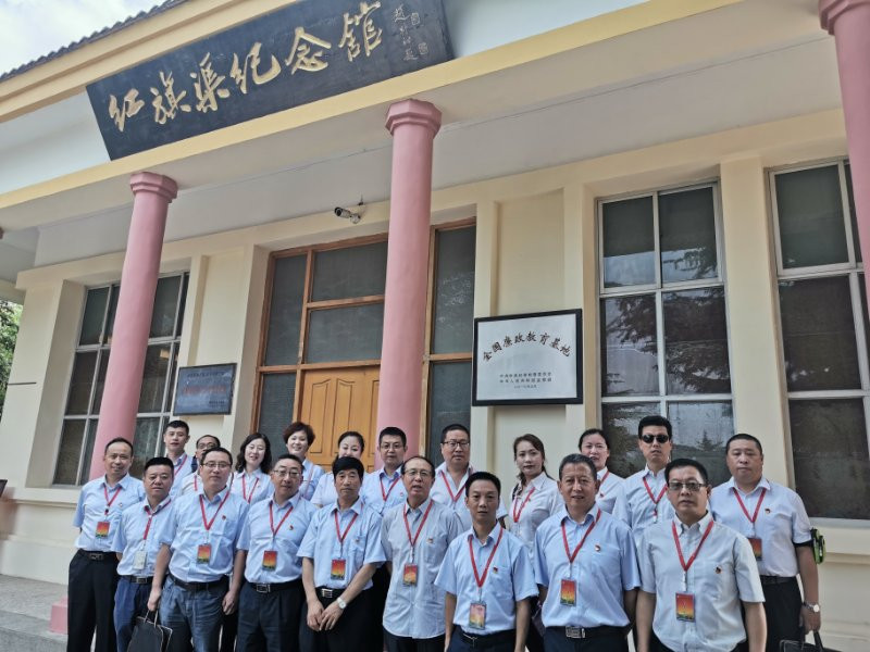 8dc266953549d629ea5f20d4184ea12